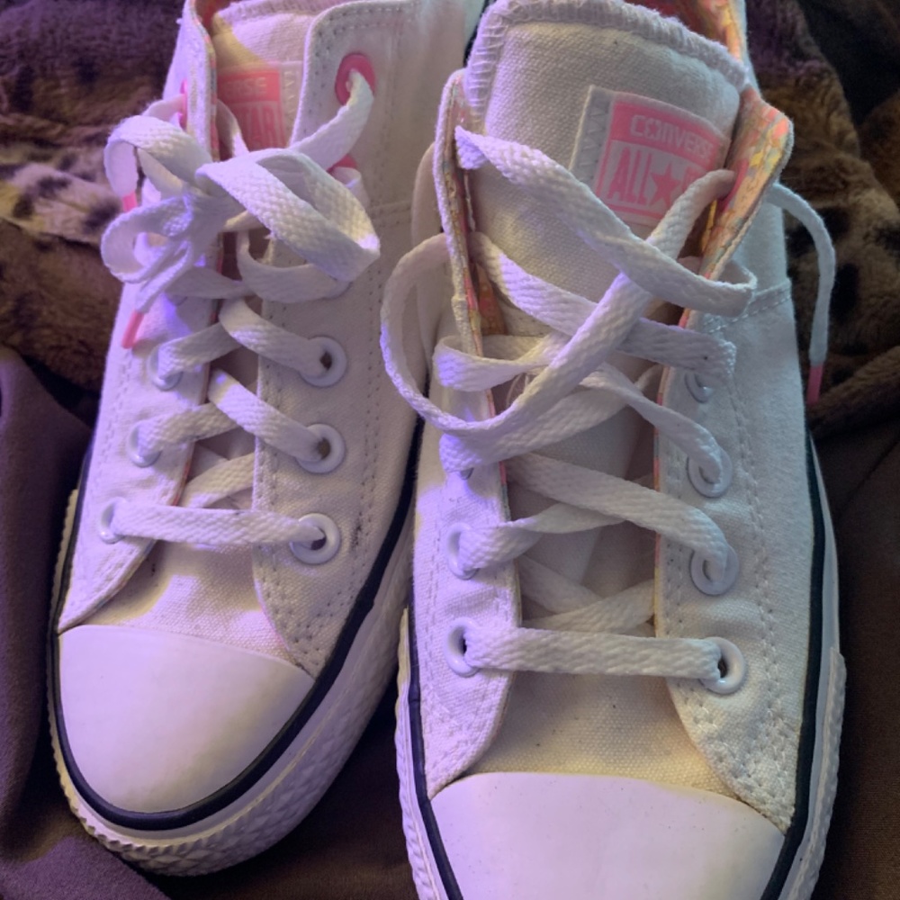 Converse - Picture 2 of 3